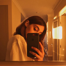 blurred_woman
